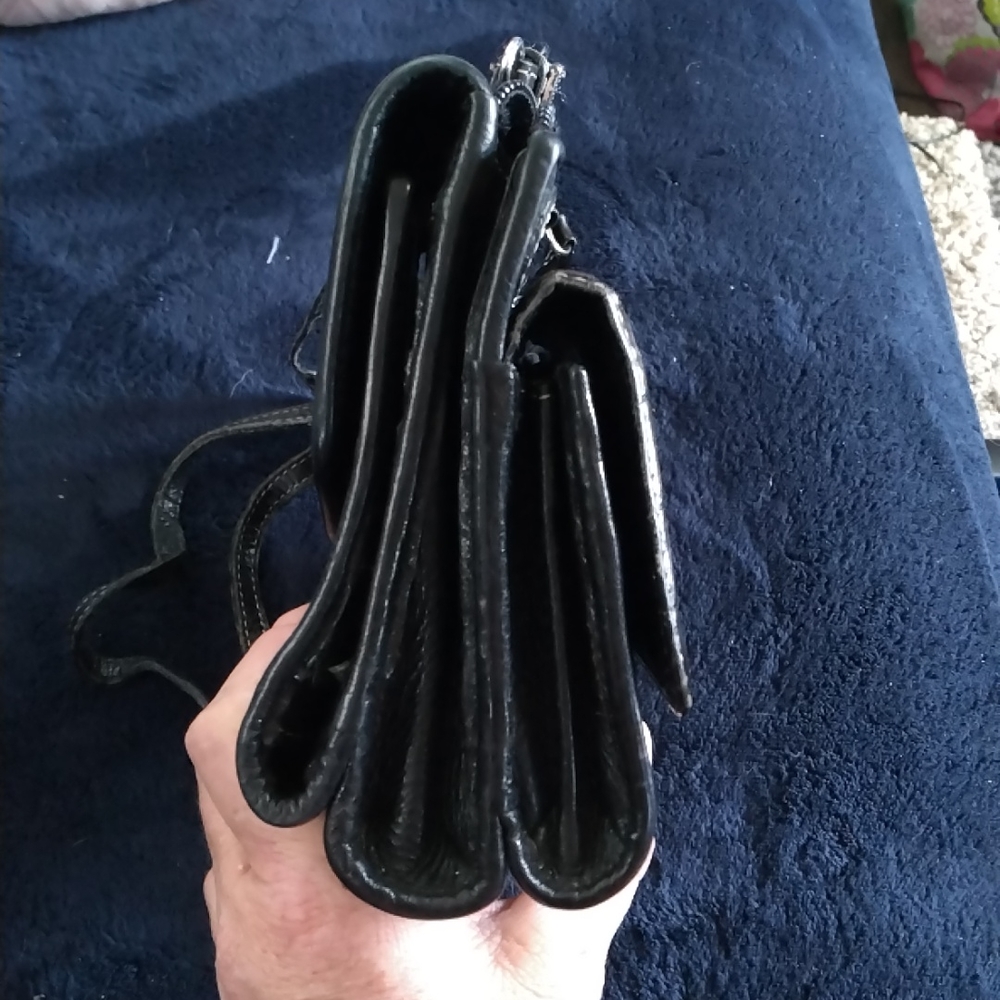 Crossbody - Picture 4 of 12